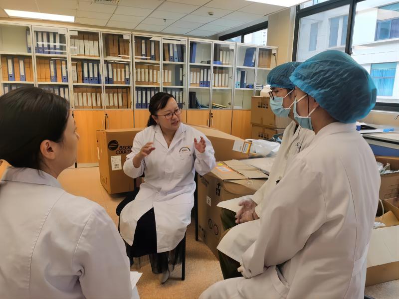 医学检验系走访实习医院看望实习生