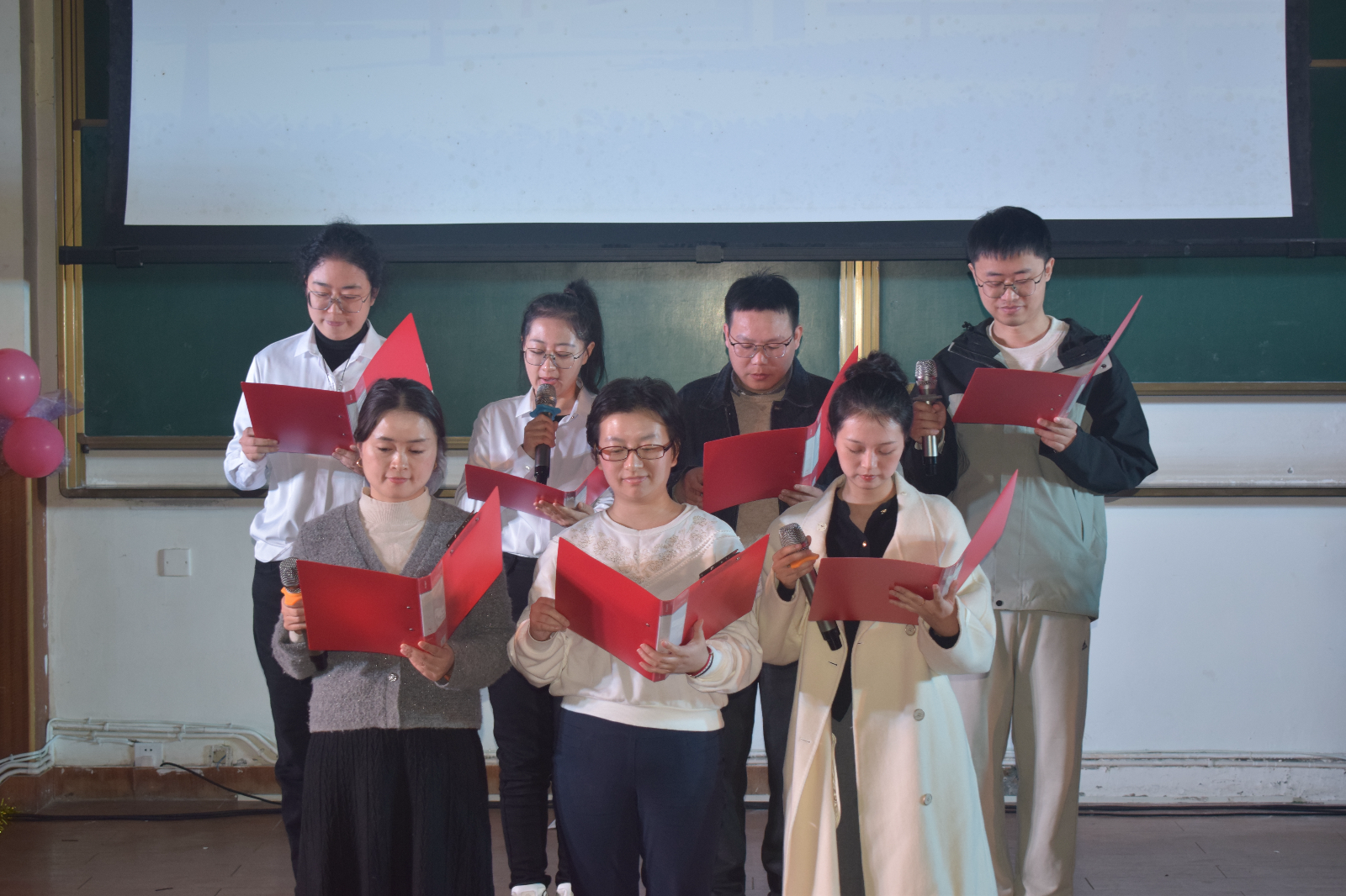 药学院举办“迎新聚梦,璀璨启航”迎新晚会