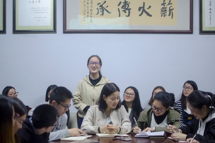 砥砺奋进五年间,青春喜迎十九大