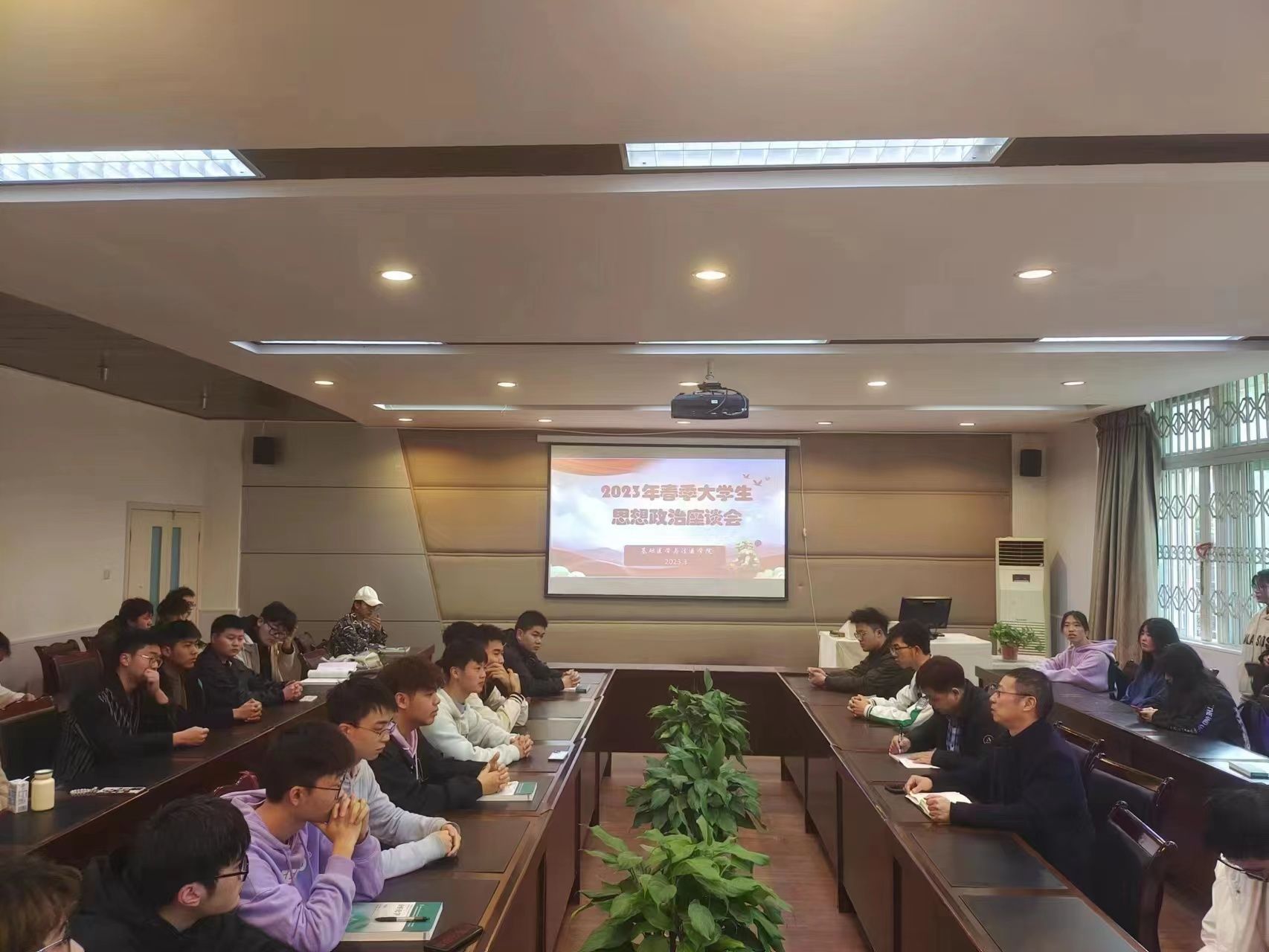 基础医学与法医学院召开学生座谈会