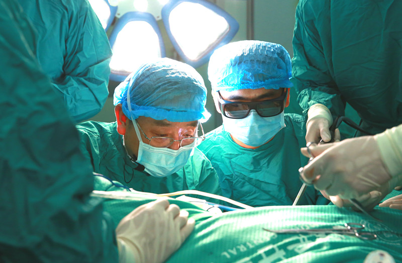 我校专家参加首次全国五地不间断taTME手术在线直播