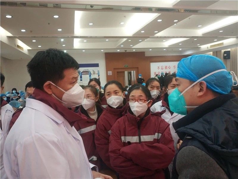 我院研究生呼吸科主管护师张艳驰援武汉疫情防控第一线
