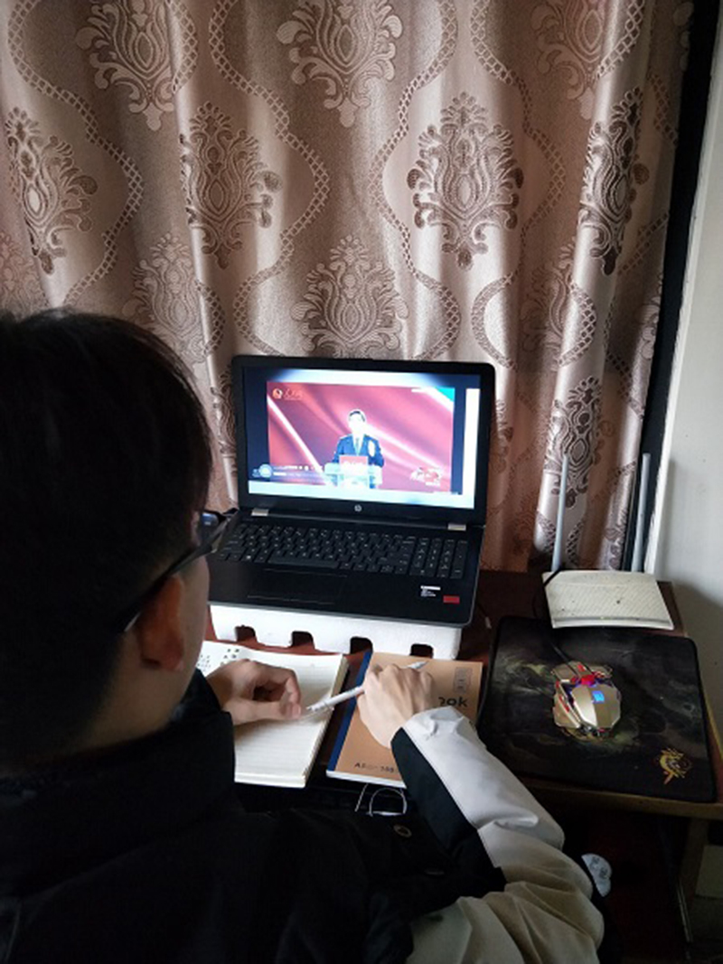 口腔医学系全体学生在线收看 “疫情防控思政大课”