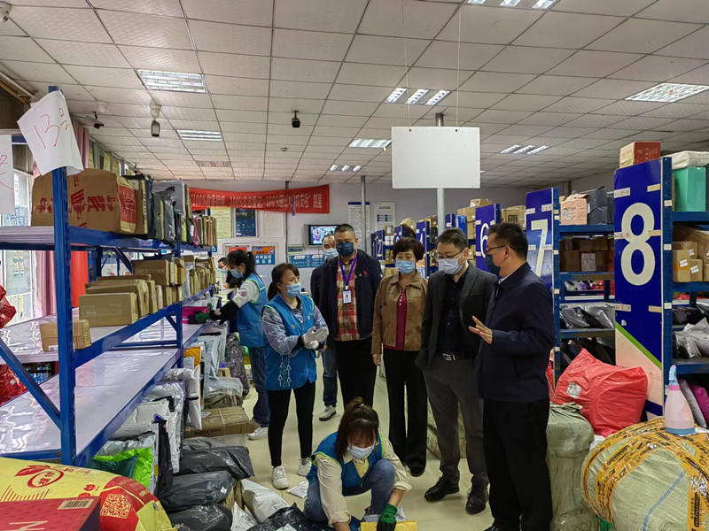 校领导检查学生返校后各项管理及服务保障工作