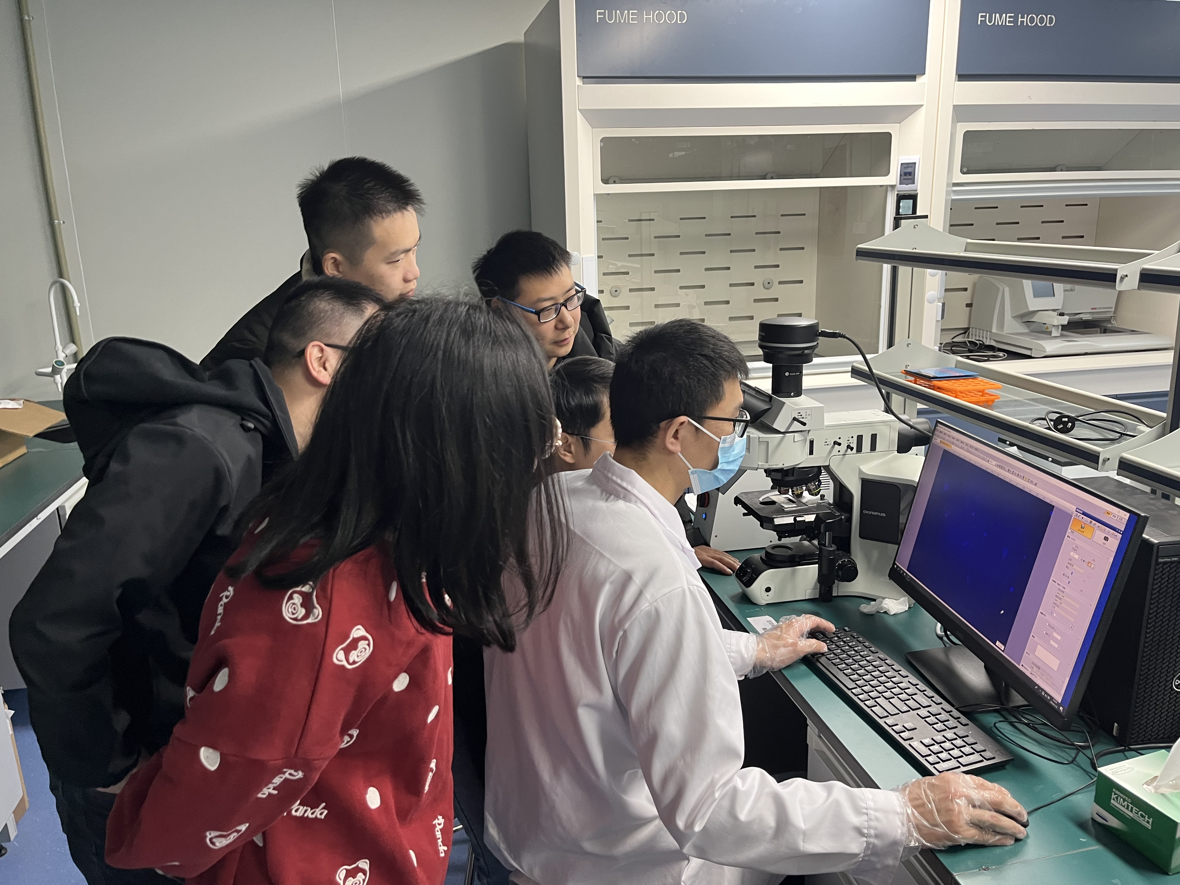 提升工作人员能力 助力科研人员创新-科技创新中心荧光显微镜操作培训