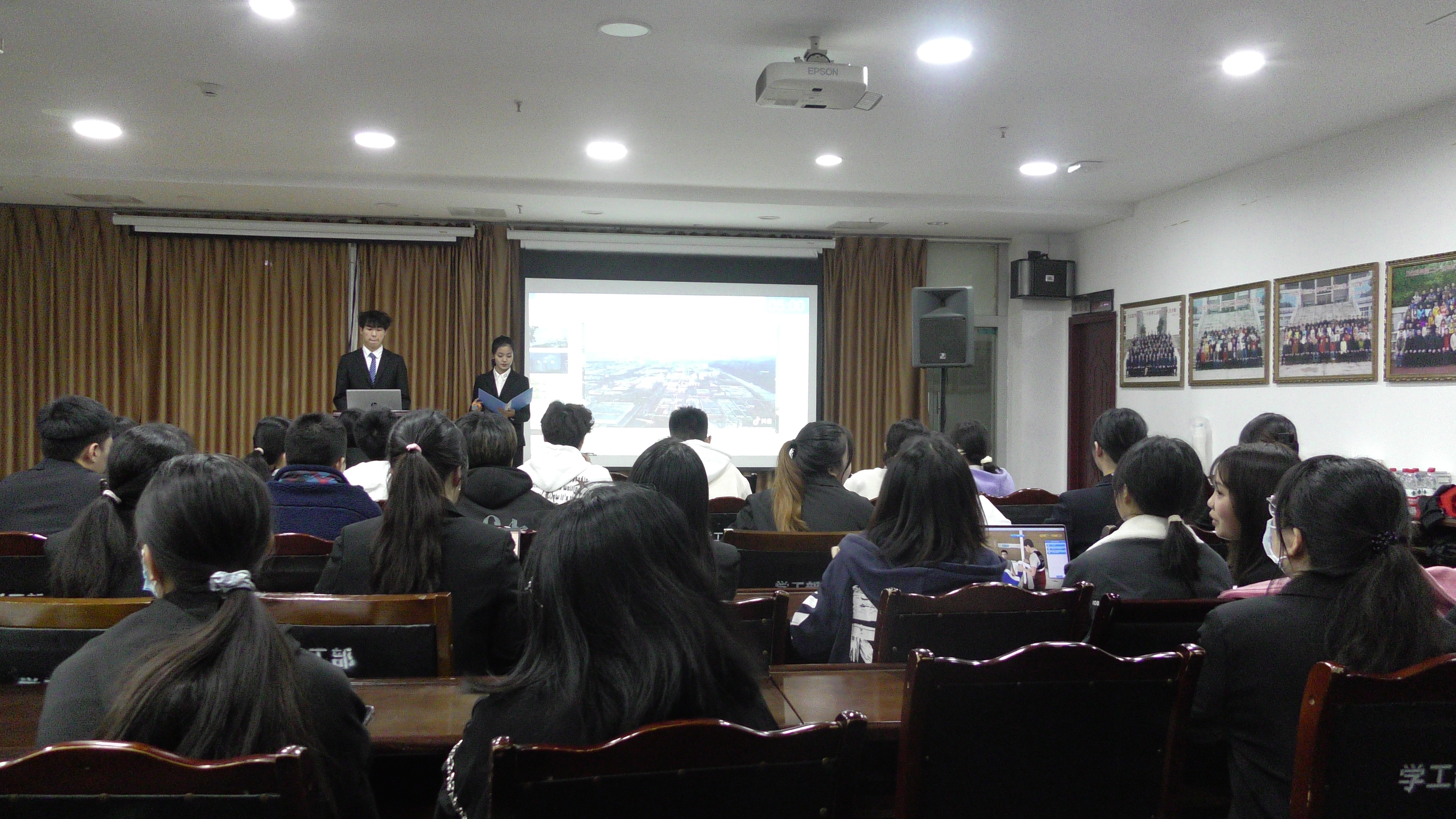 创新创业学院成功举行大学生创新创业俱乐部入驻项目年终路演