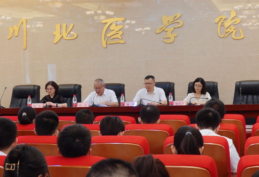 学校第二次研究生代表大会成功召开