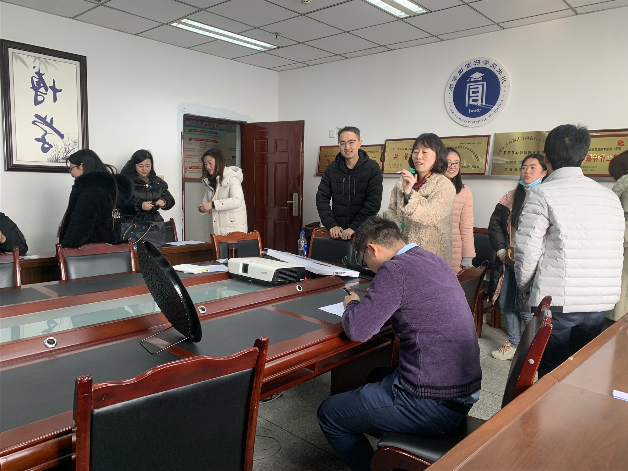 管理学院工会小组开展以“健康、快乐”为主题的趣味活动