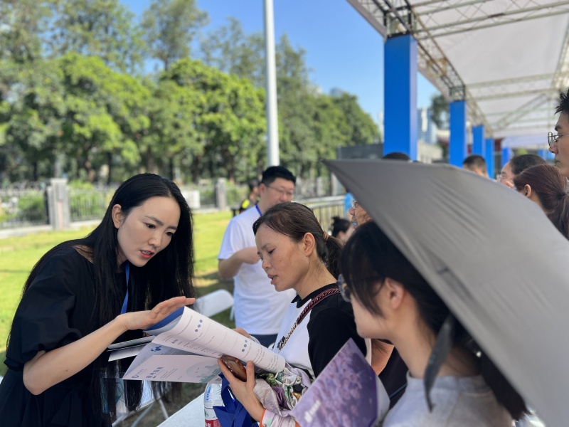 线上线下多措并举  学校全力做好招生宣传工作