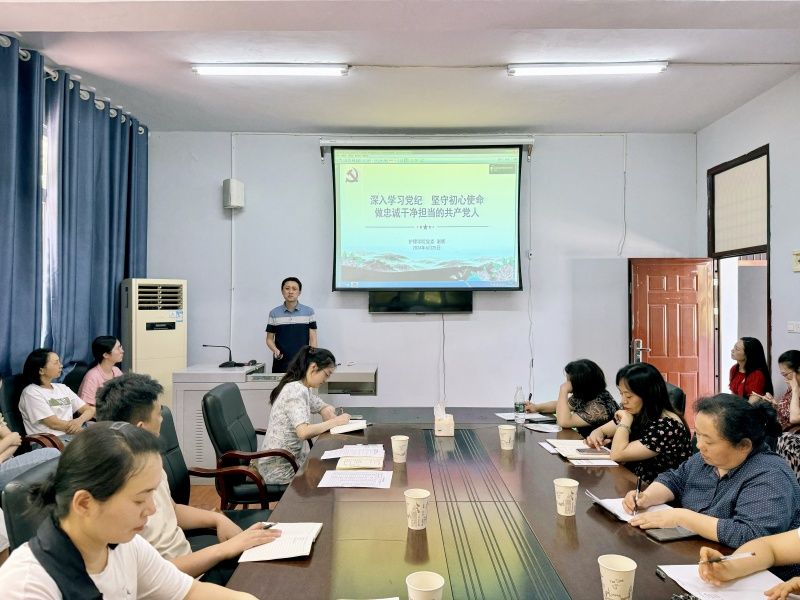 护理学院党委召开理论学习中心组(扩大)会议