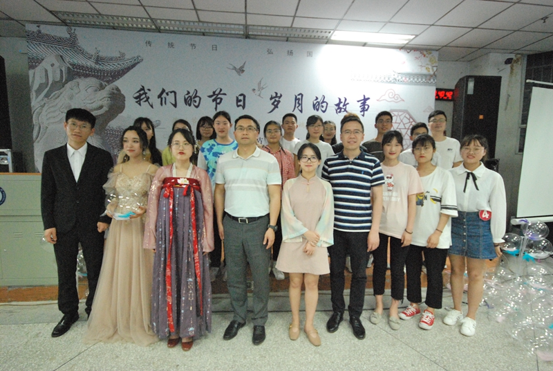 学校开展“我们的节日 岁月的故事”主题征文活动