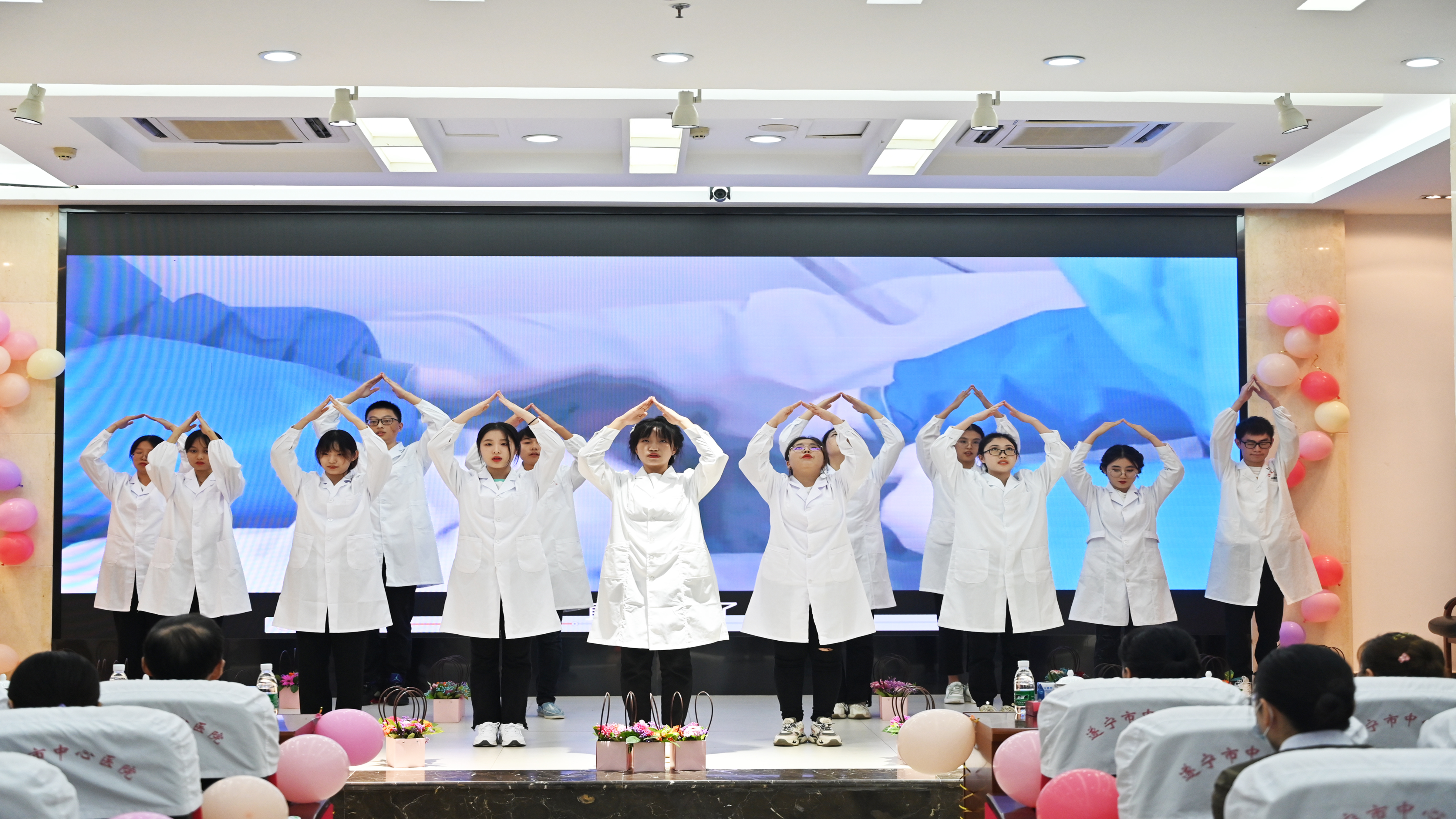 浩彩同普庆中秋,杏坛桃李念师情