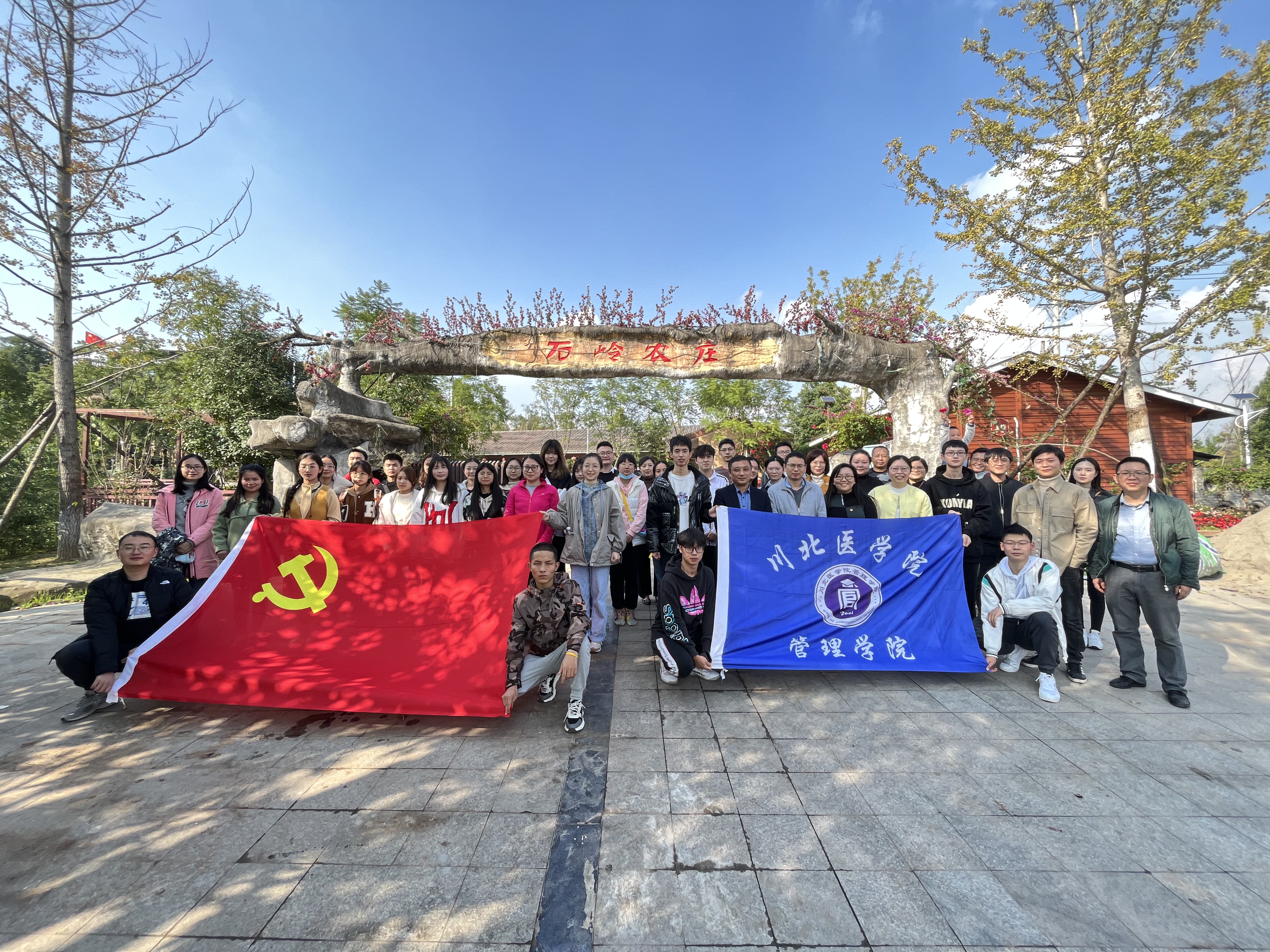 管理学院党总支赴顺庆区大林乡开展主题党日活动