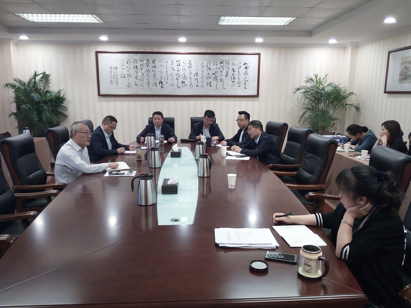 杜勇校长带队对发展规划处进行中期检查