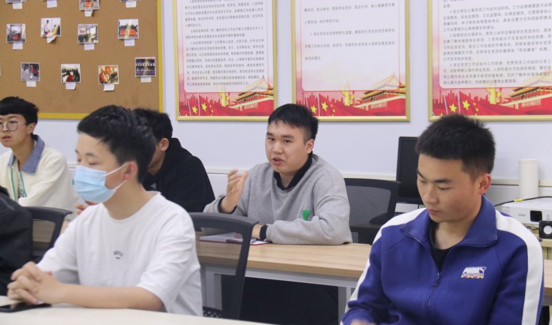 学生工作部召开静雅苑“一站式”学生社区学生座谈会