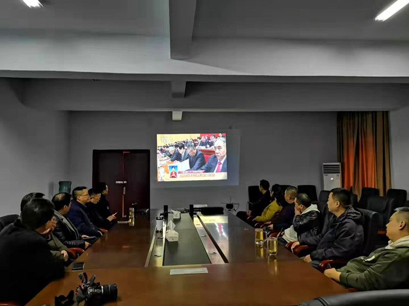 我校师生关注热议2019年全国“两会”胜利召开