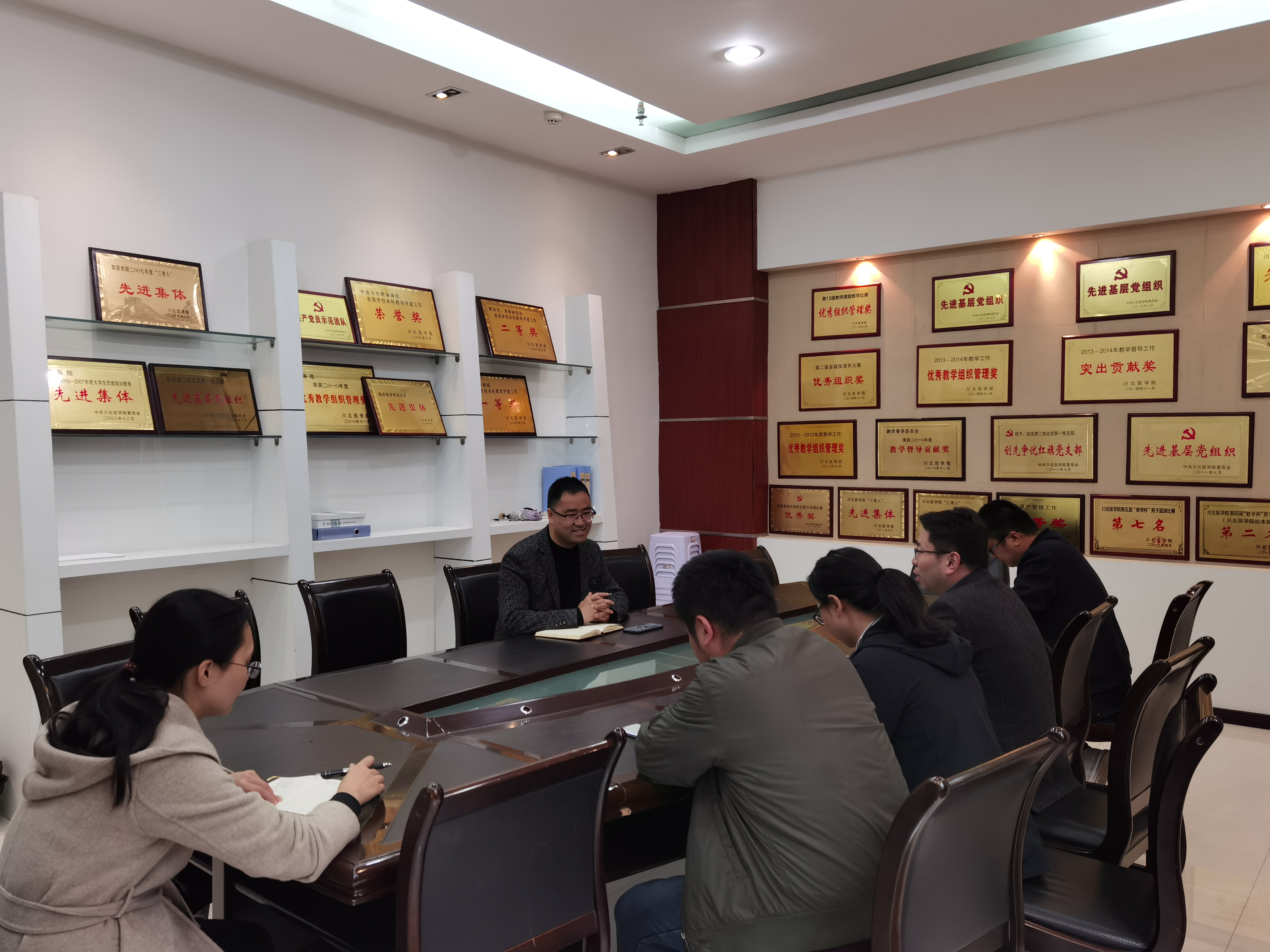 国资处代成书副处长一行到创新创业学院进行调研
