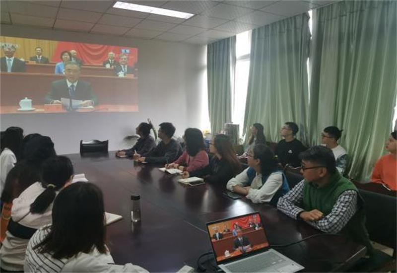 我校师生收看并热议纪念辛亥革命110周年大会