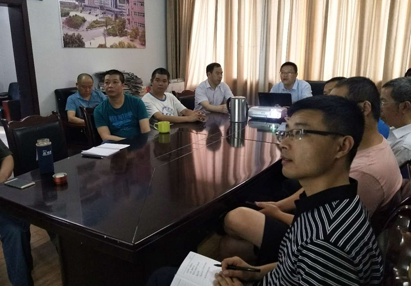 基建处鲁班小讲坛举行“强化党的作风建设，筑牢战斗堡垒”专题党课讲座