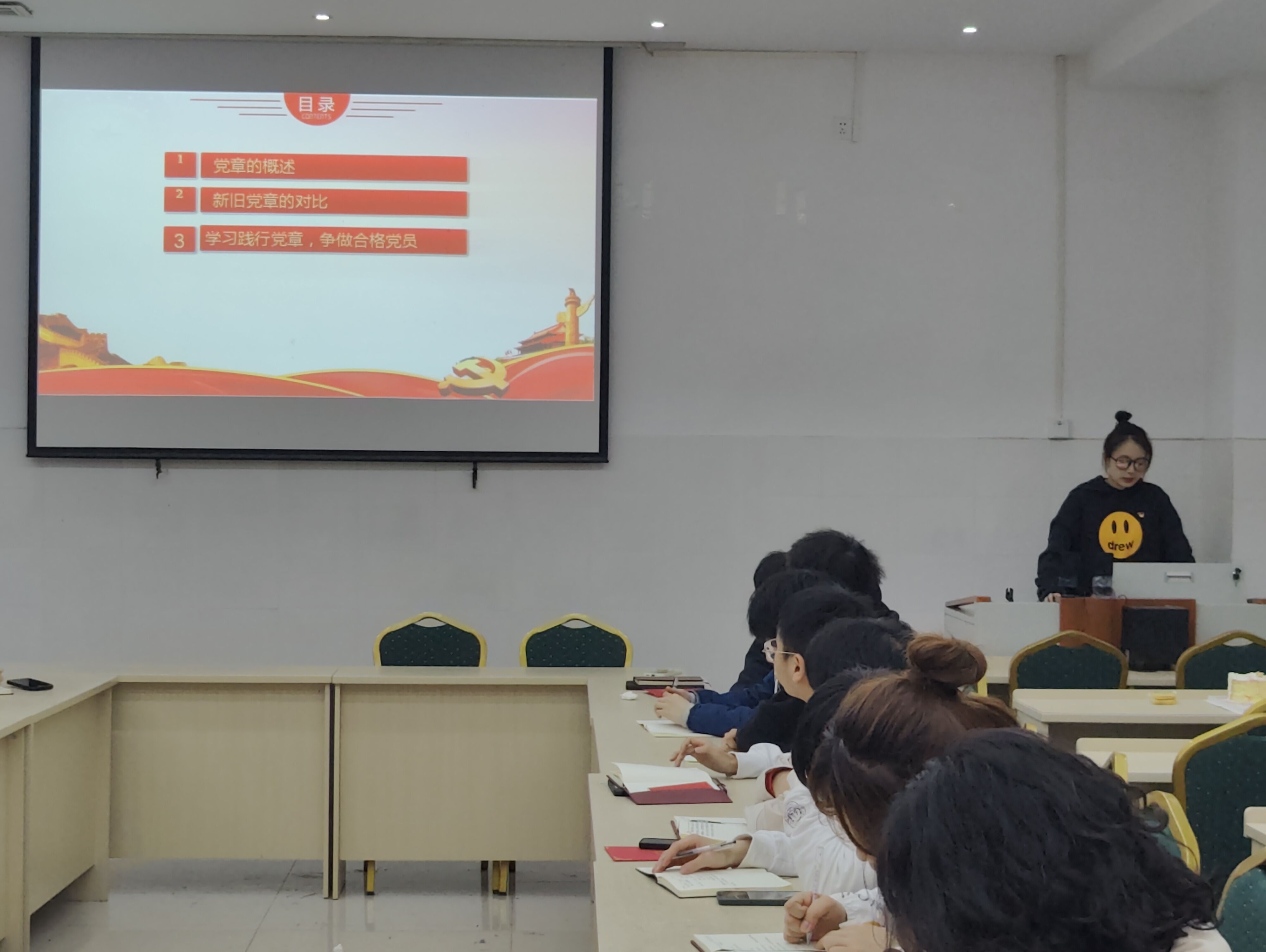 口腔医学系党总支开展学习贯彻二十大精神暨集体政治生日会主题党日活动
