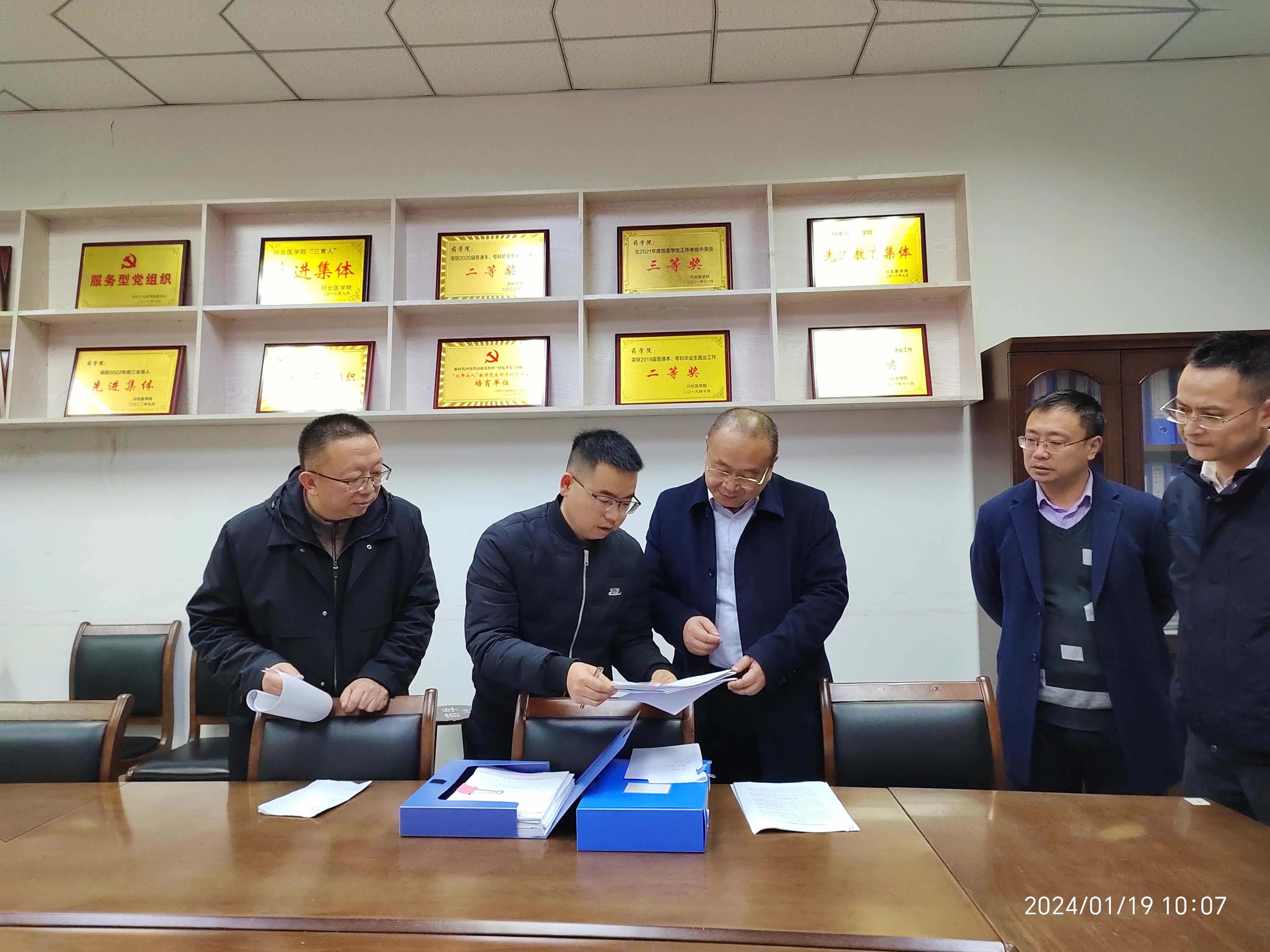 以人为本，安全至上！学校开展实验室安全责任体系、危险化学品专项检查“回头看”及放假前实验室安全检查