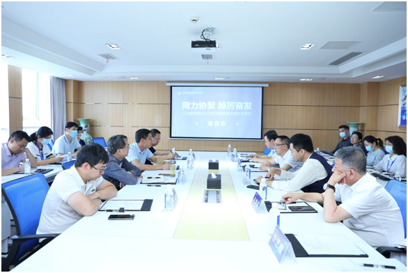 校领导带队到附属成都新华医院开展主题教育调研