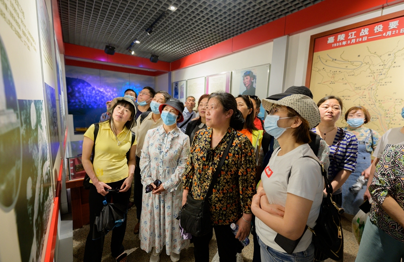 学校党外人士开展“重走红军路，奋斗十四五”研学实践活动