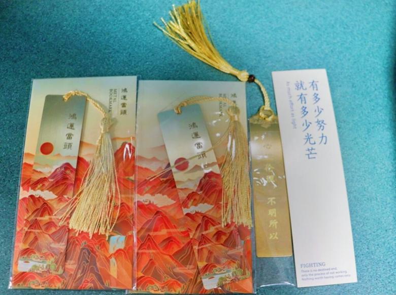 熏光灿灿,社彩簇簇