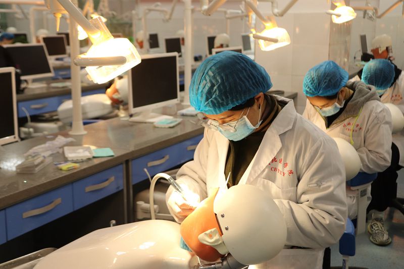 口腔医学系第十二届口腔技能大赛决赛成功举行