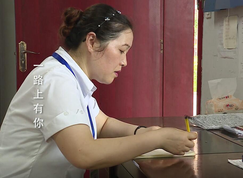 我校学生公寓管理员何薇荣获第二届四川省高校十大“最美公寓人”称号