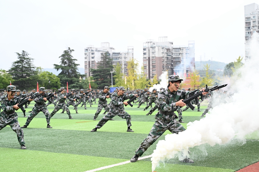 学校举行2024年军训成果展示大会
