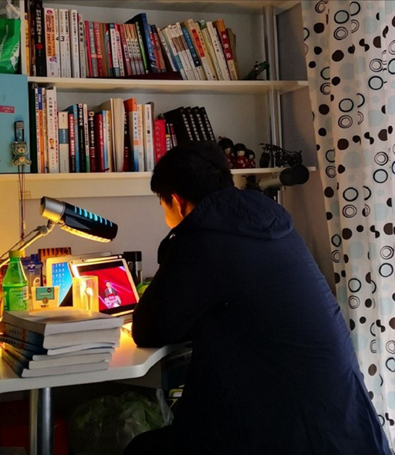 口腔医学系全体学生在线收看 “疫情防控思政大课”