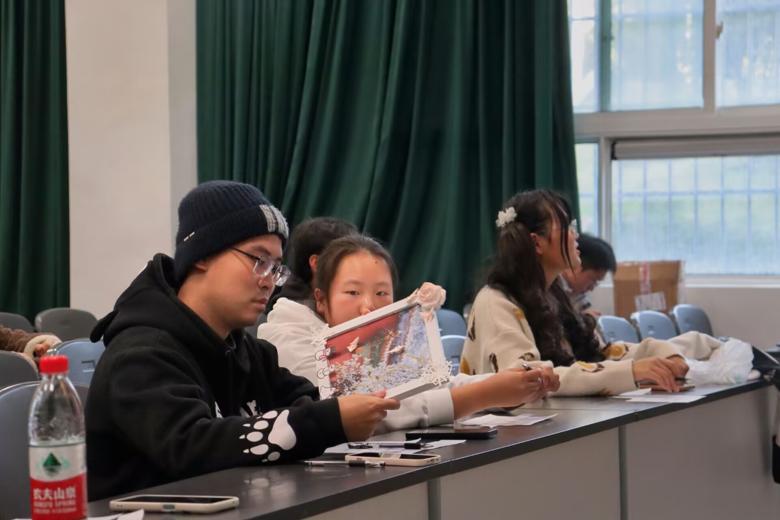 山河旷远,社彩万千
