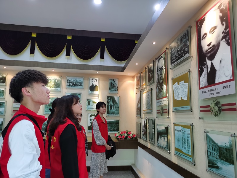 临床医学系党总支开展“缅怀先烈守初心，重温党史建新功”清明祭奠活动