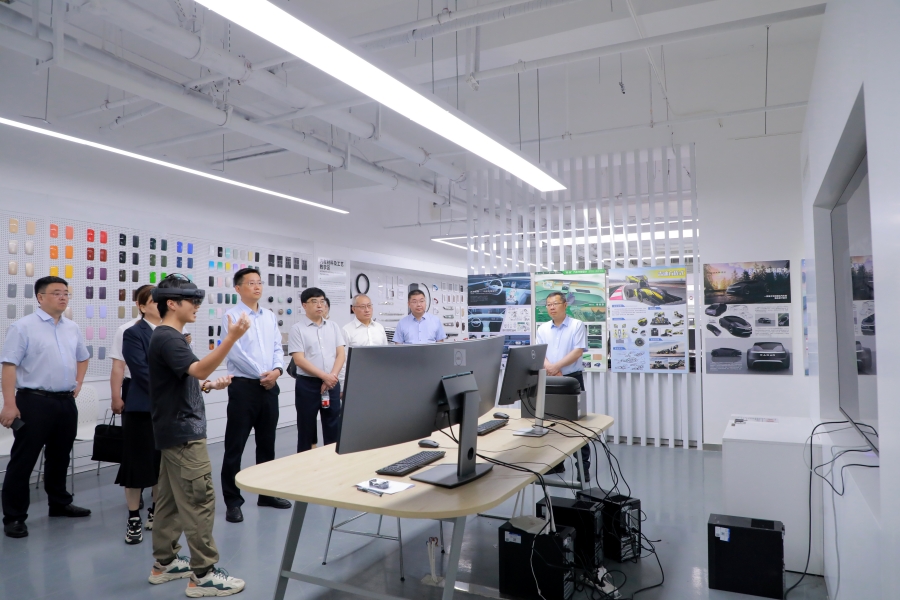 校领导带队赴吉利学院考察调研