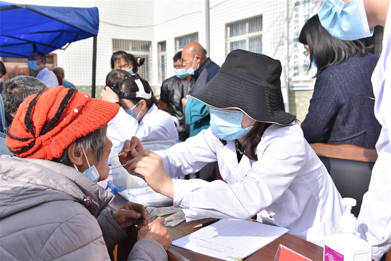 学史力行 将医疗服务送到群众家门口 ——民革学院基层委员会开展下乡义诊活动