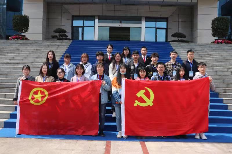 口腔医学系党总支开展“知律法于心,守法律于行”主题党团日活动