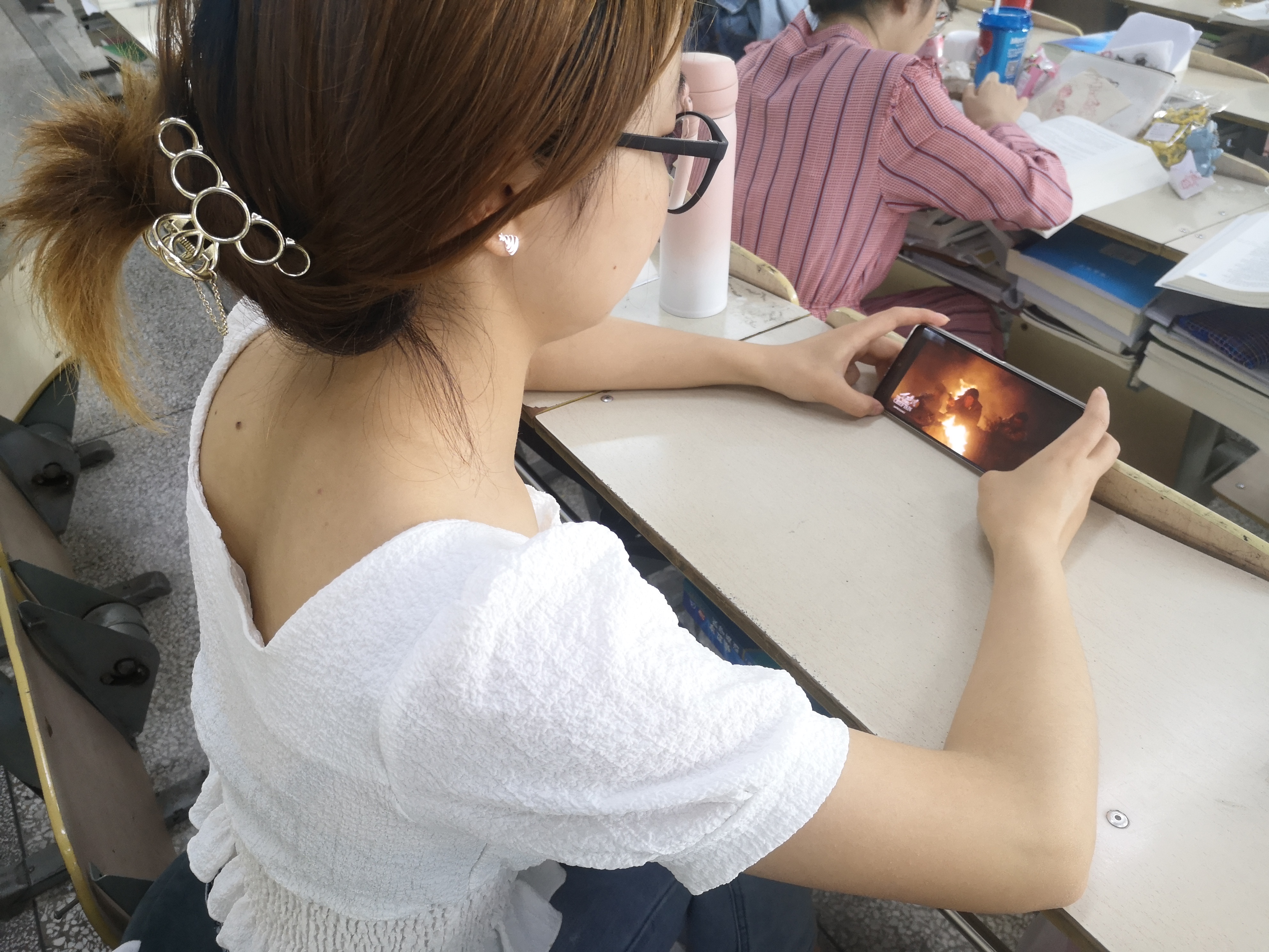 眼视光学系开展 《红色土司》观影活动