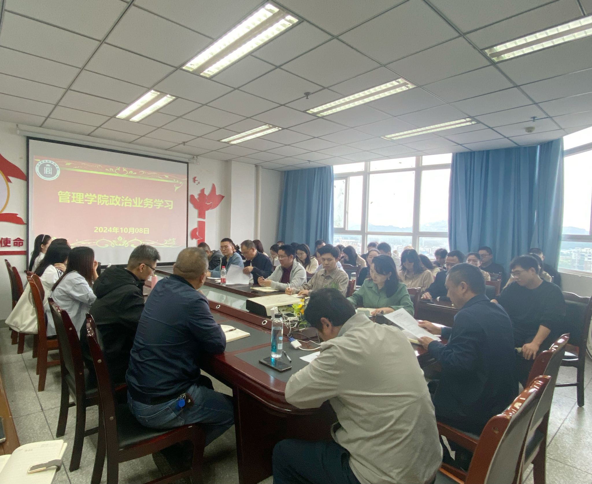 学院党总支召开理论学习中心组(扩大)会议 专题学习全国教育大会精神和学校第八次党代会精神