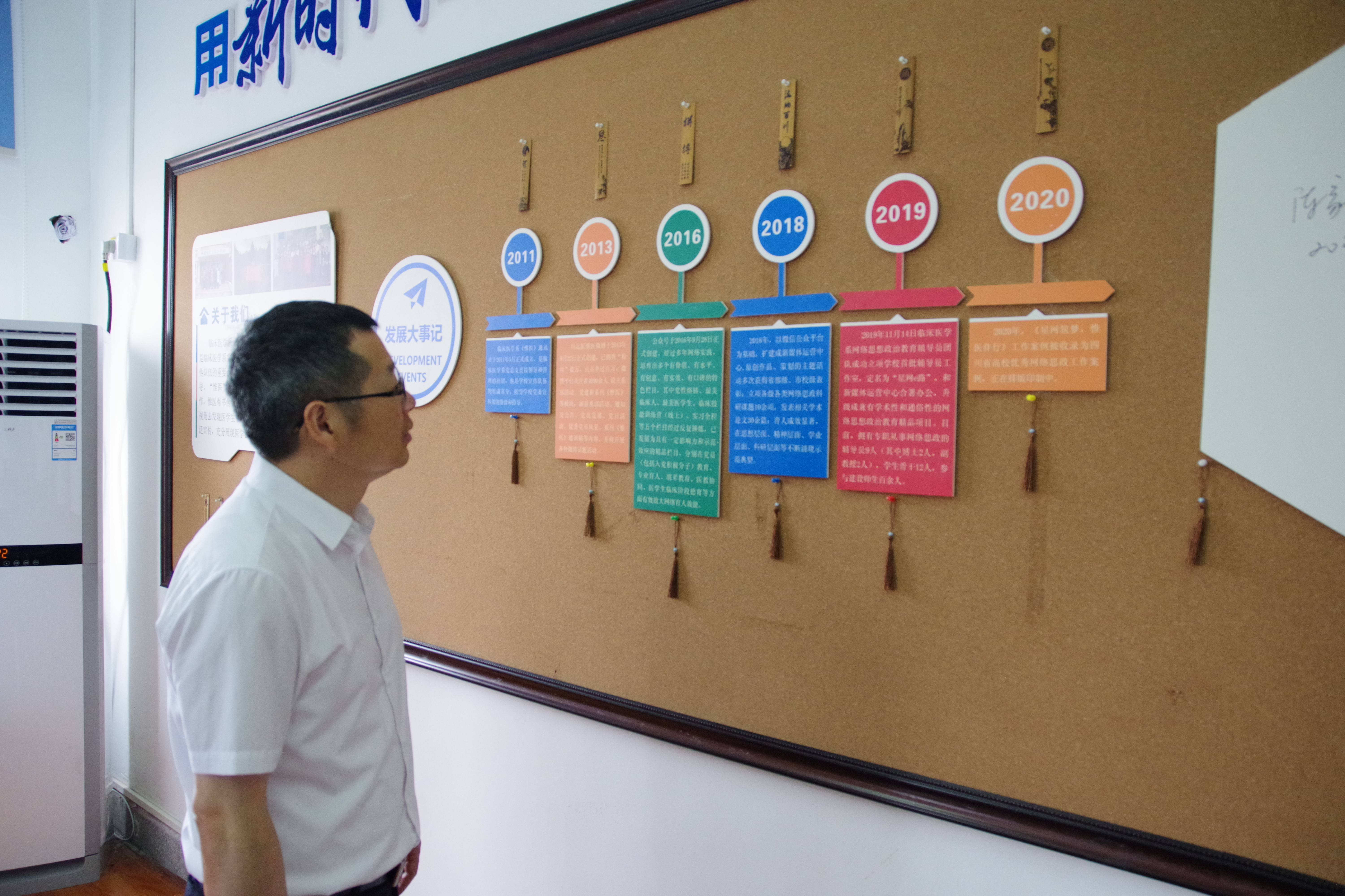 黄平带队检查我系辅导员工作室建设