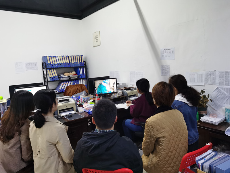 护理学院党总支组织收看《榜样5》专题节目 ——学习榜样精神，传递榜样力量