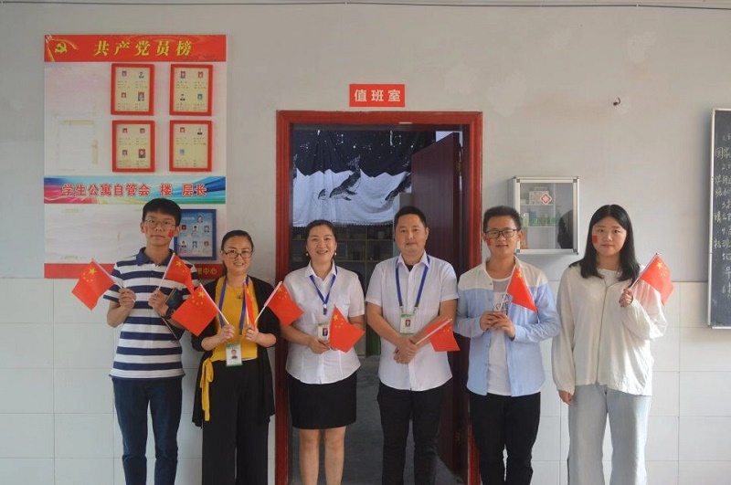 中西医临床医学系学生党员开展系列主题党日活动