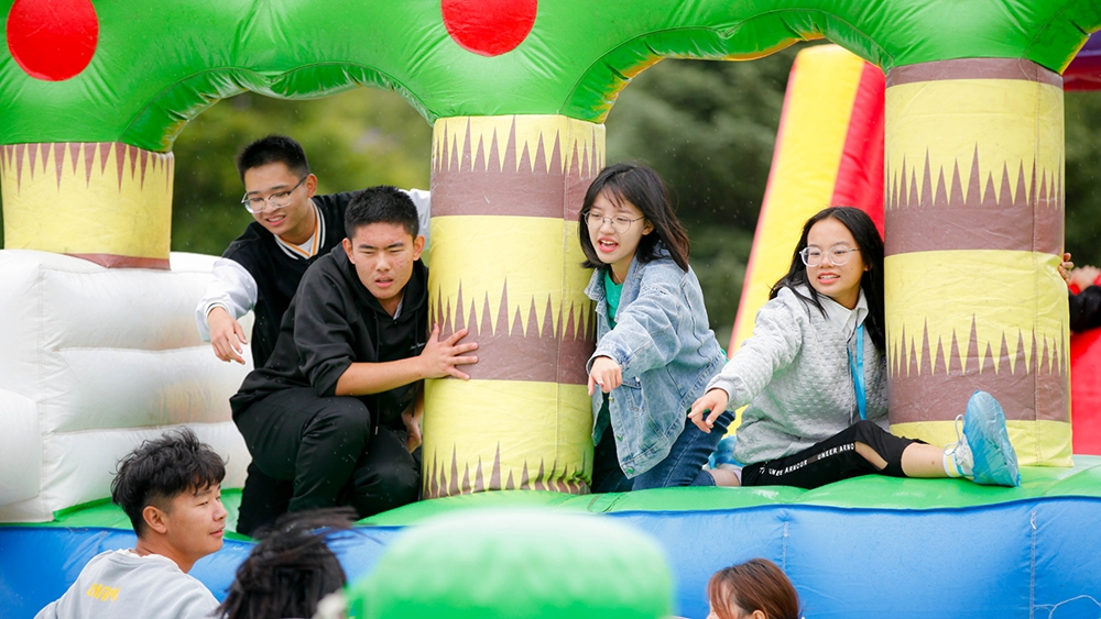 学校举行“世界精神卫生日”主题宣传教育活动