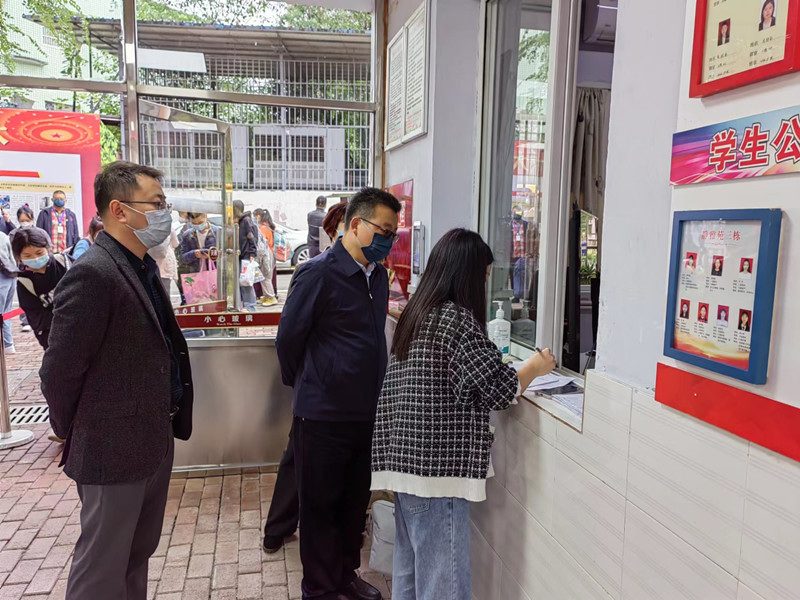 校领导检查学生返校后各项管理及服务保障工作