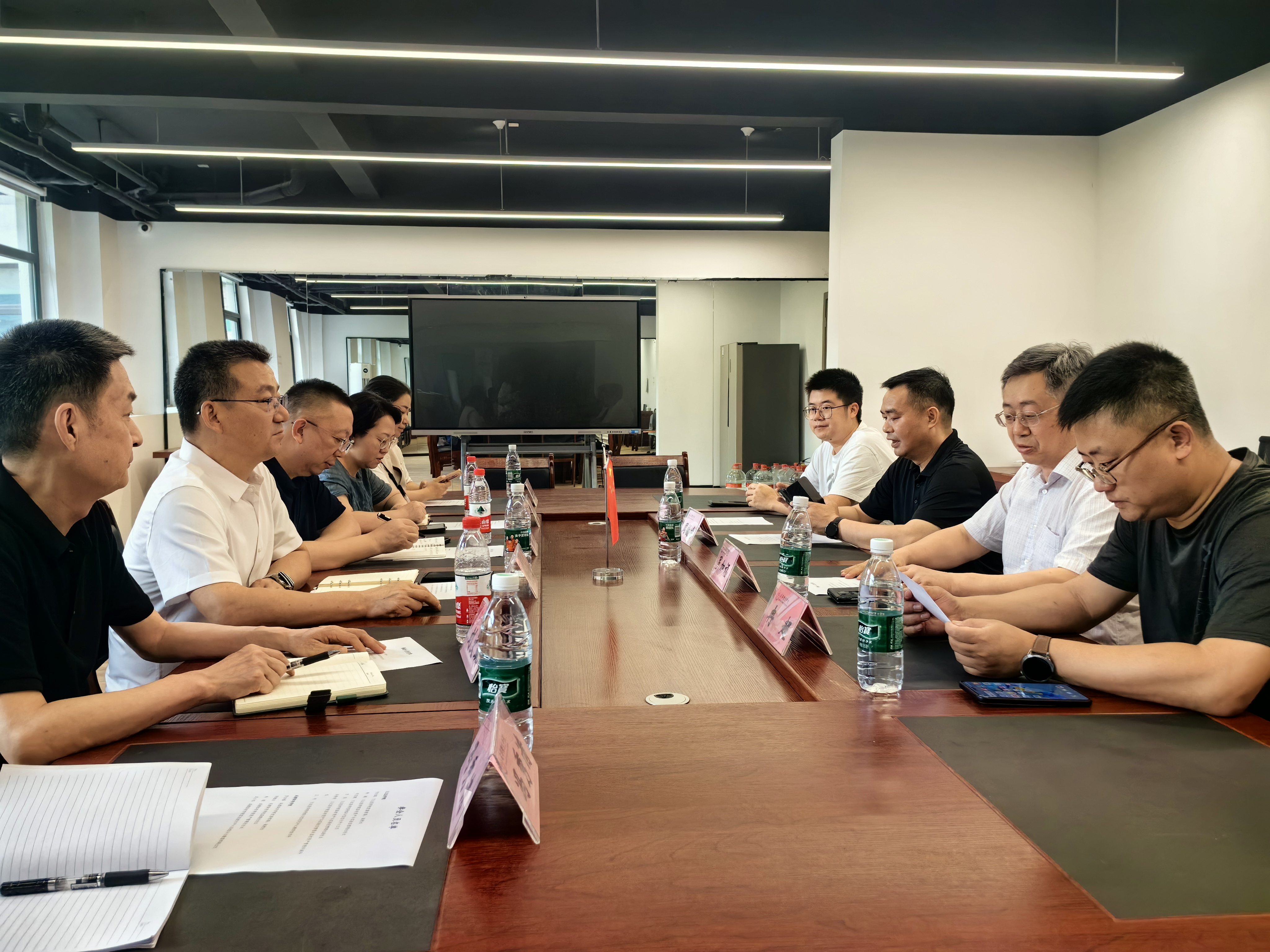 学校领导带队对接上级主管部门并调研高校校区建设