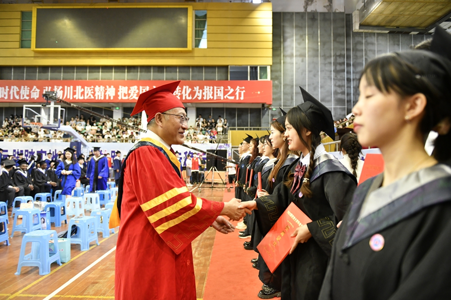 莘莘学子结硕果 殷殷嘱托寄未来:我校举行2022届学生毕业典礼