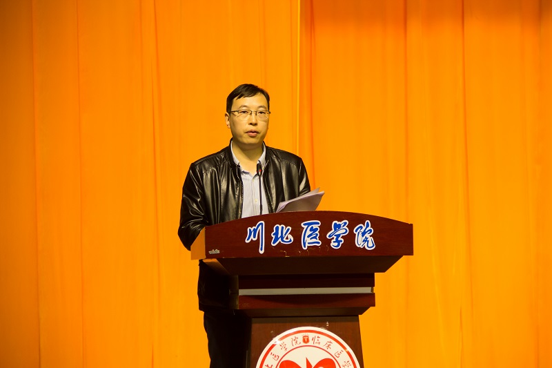 教师代表罗家明.jpg 教师代表罗家明.jpg
