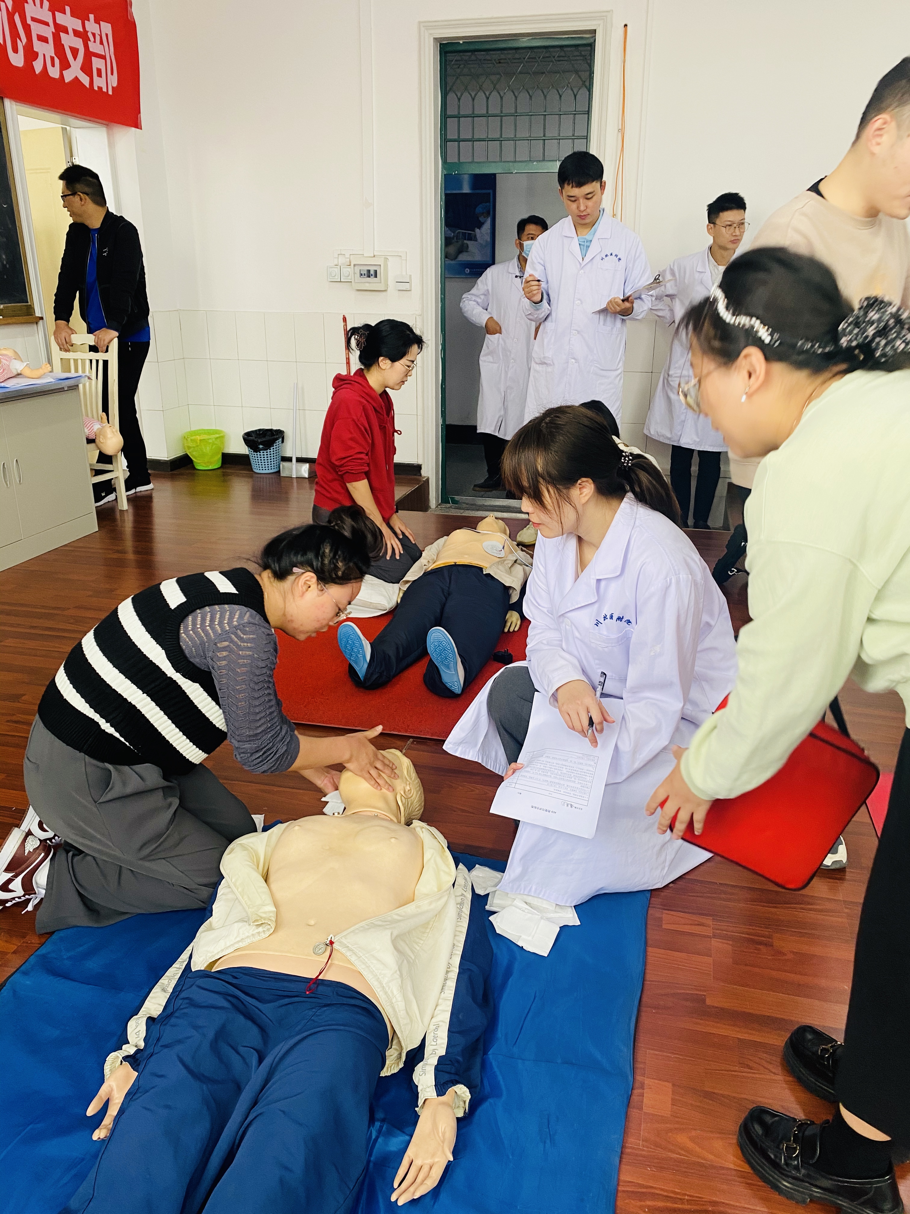 急救知识进学工 守护生命伴成长