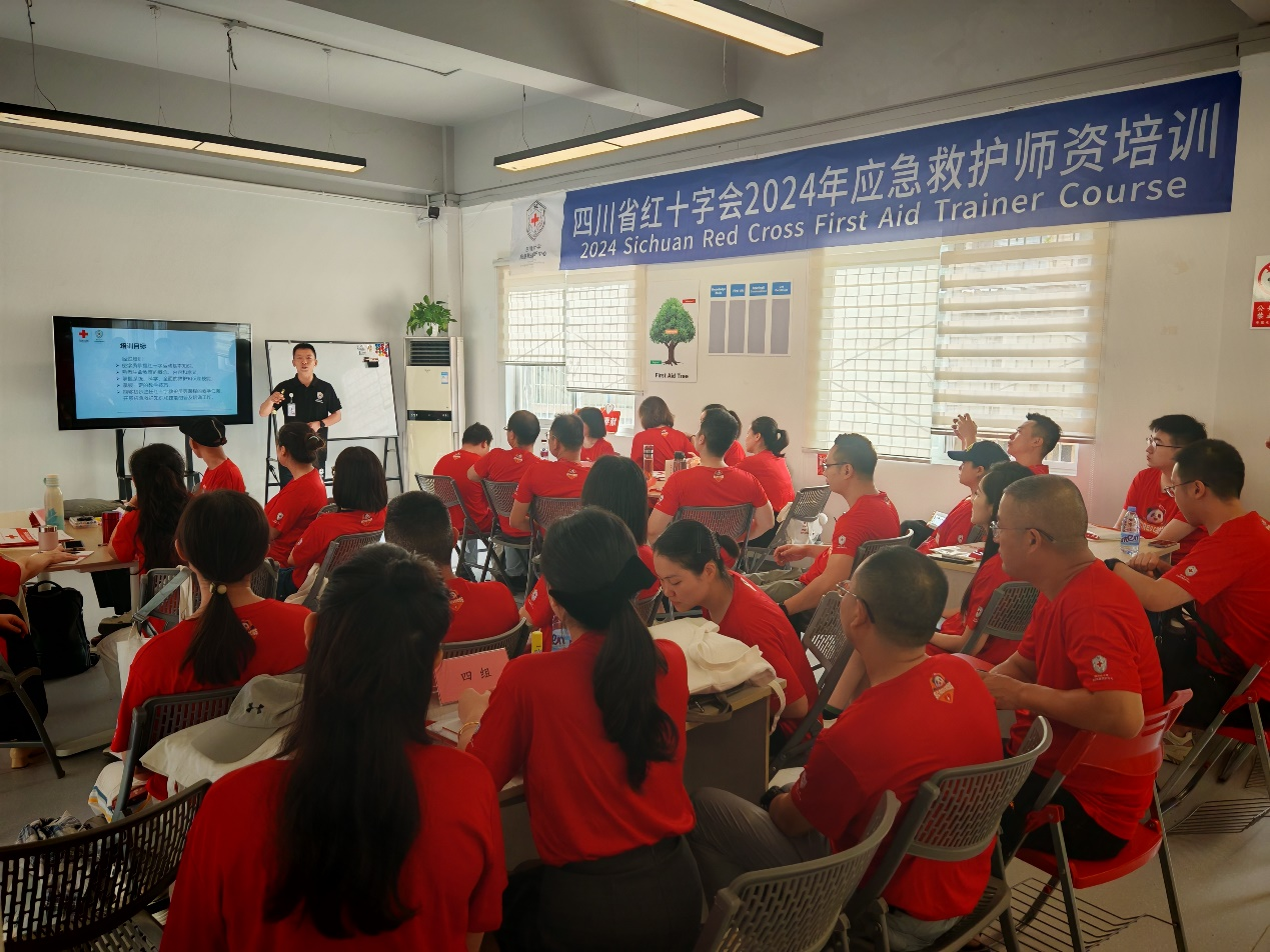 校医院医护参加省应急救护师资培训