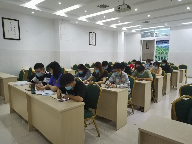 口腔医学系党总支组织开展全国两会学习活动